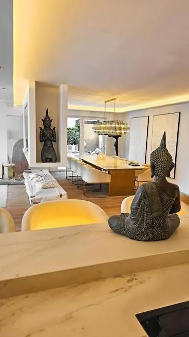 Luxurious Large Home With Pool, Garden, Koi Pond Мюнхен