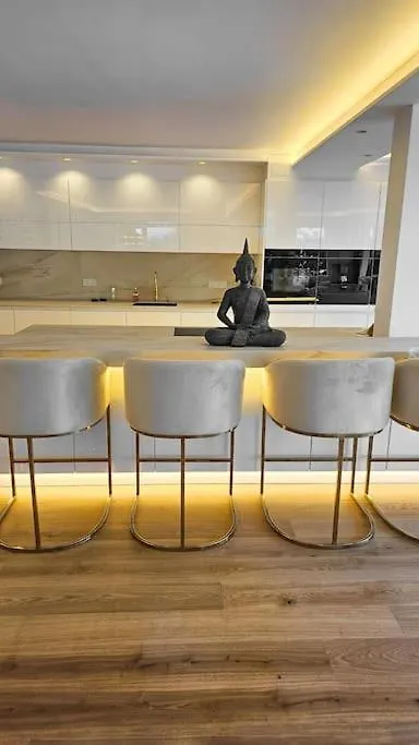 Luxurious Large Home With Pool, Garden, Koi Pond Мюнхен 0*,  Германия