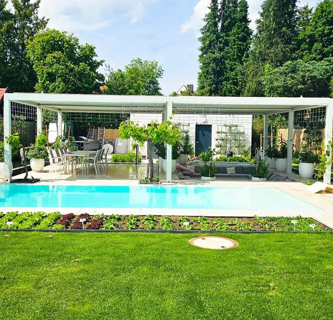 Luxurious Large Home With Pool, Garden, Koi Pond Мюнхен